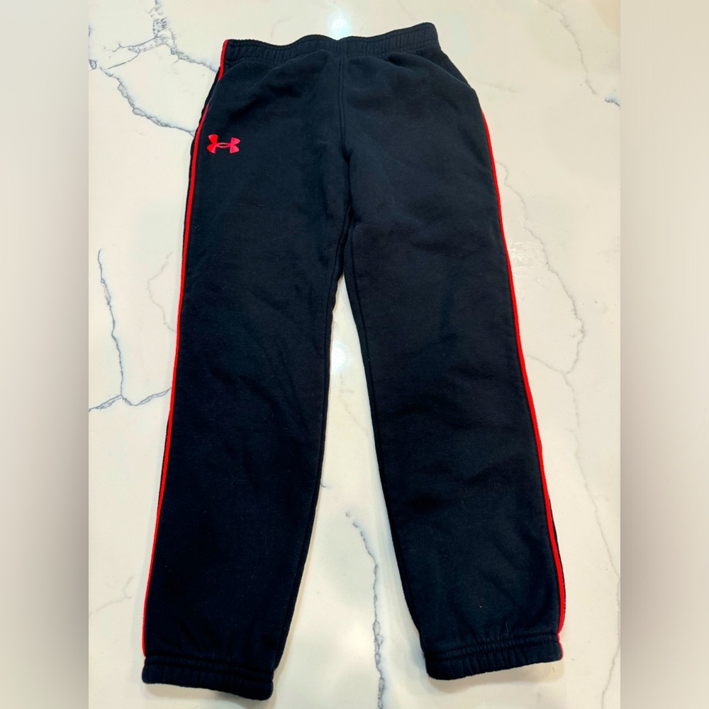Boys Under Armour Black/red joggers size 7 (large)